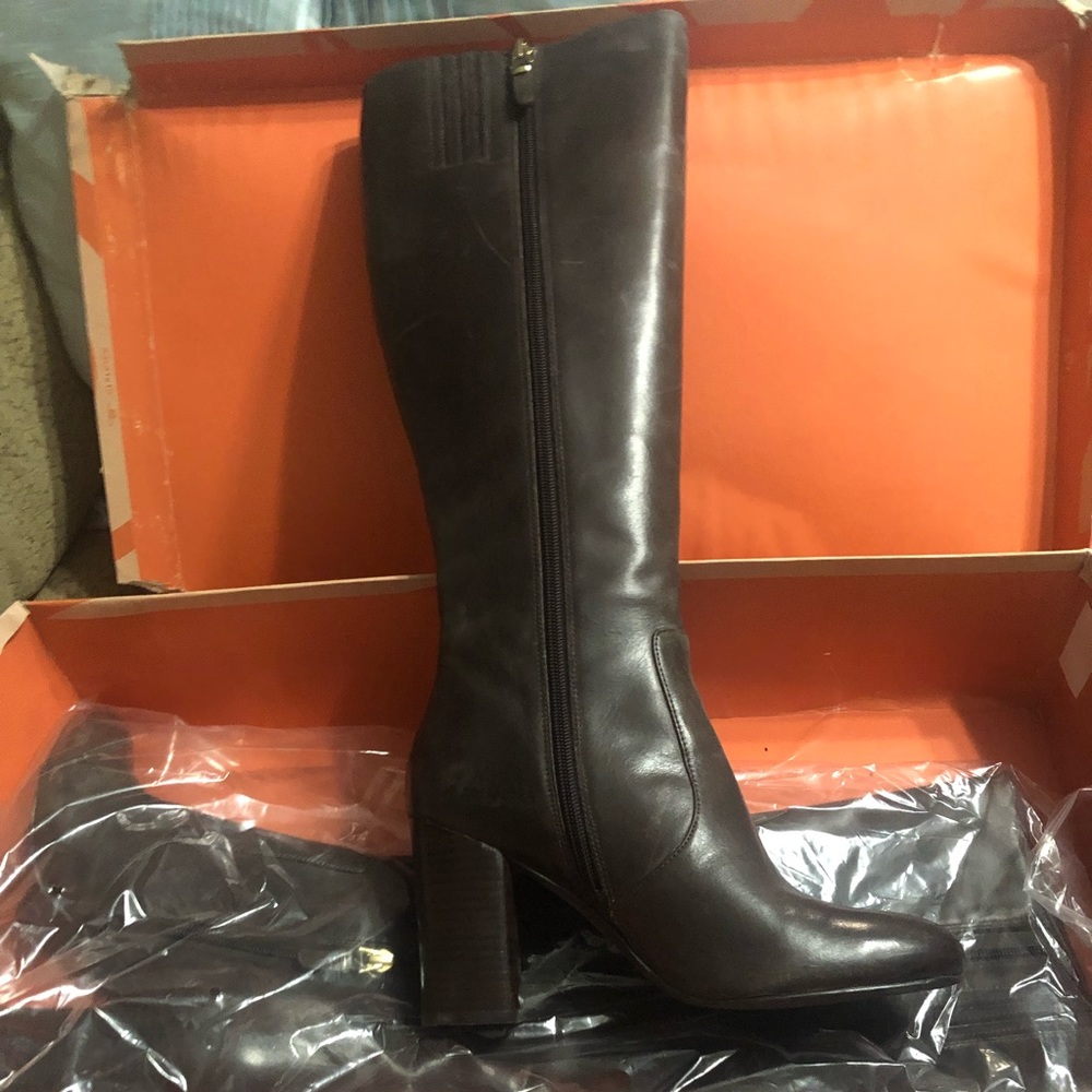 Tall Brown leather boots